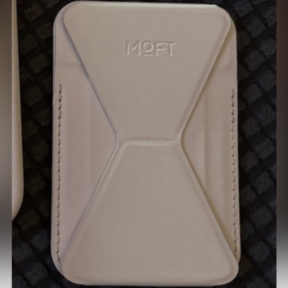 Moft MagSafe wallet!